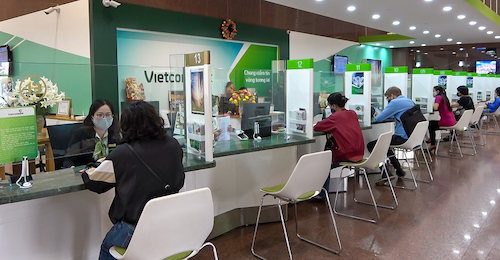 Một quầy giao dịch của Vietcombank.